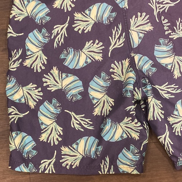 Izod Blue Teal Green Fish Saltwater Trunks Size Large - Picture 11 of 13